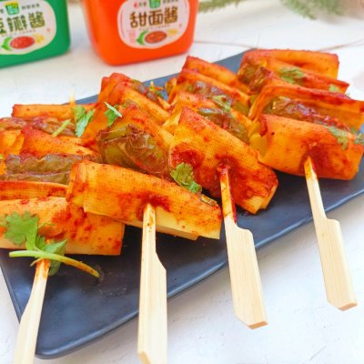 #一勺葱伴侣,成就招牌美味#夏天是属于辣椒豆皮串串的季节