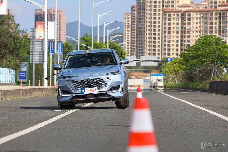 长安uni-k和长安cs75plus哪个好,长安uni-k车怎么样值得买吗