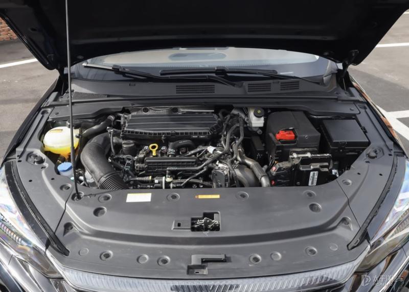 新款起亚嘉华实车曝光,2022丰田皇冠陆放豪华版图片