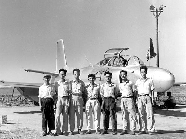 《早送银燕上青天》记录歼教1飞机的研制历程