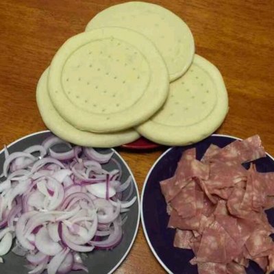 又简单又好吃的美食披萨,不能吃的简单又好看的小披萨