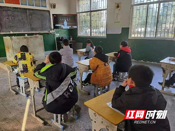 美在“云端”——郭晓芳老师和“我是接班人”网络大课堂