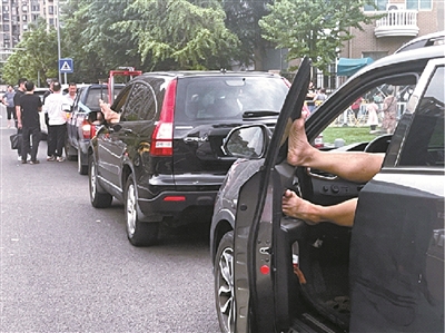 校园周边专项整顿,校园的乱象是谁的责任