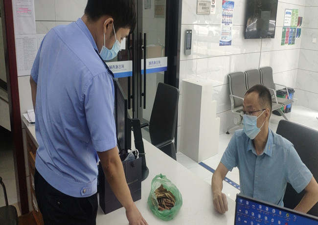 *管雷**？！*弹子**？！遇到不要慌，交给警察就对了