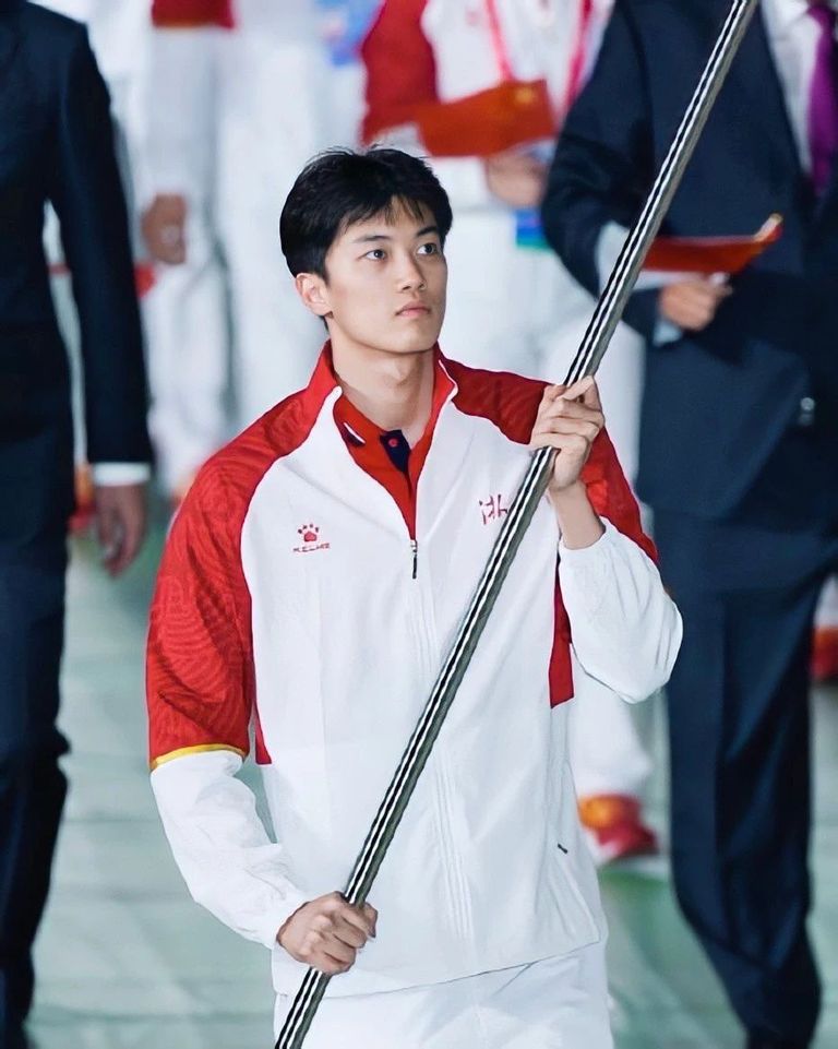 运动员穿的衣服品牌,之前运动员都穿什么品牌