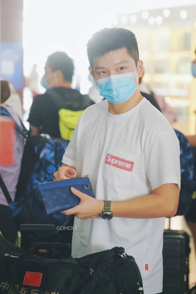 运动员都这么会选腕表了吗,中国运动员穿什么品牌衣服