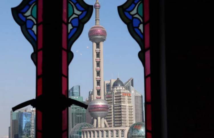 拍摄22年外滩，做过记者、试睡员、酒店员工，体验沙逊总统套房……|《外滩酒店赏鉴》再版发行