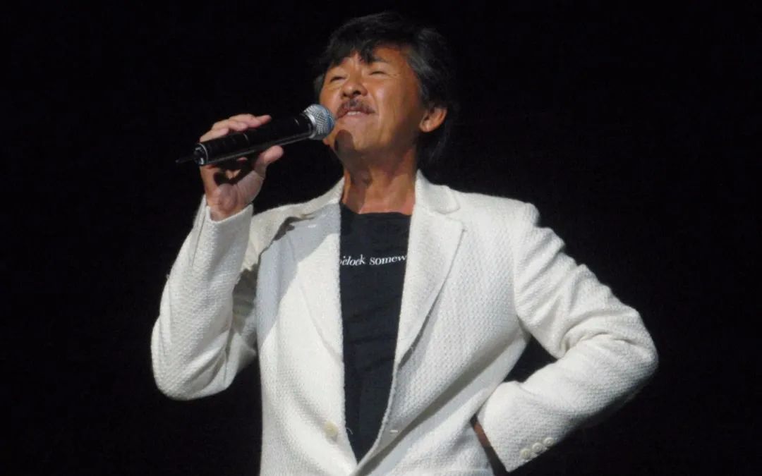 香港“乐坛魔王”献唱开口跪，“90后”“00后”全网在搜他是谁