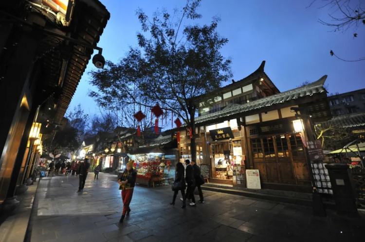 去成都读大专有用吗,去成都大学读研究生怎么样