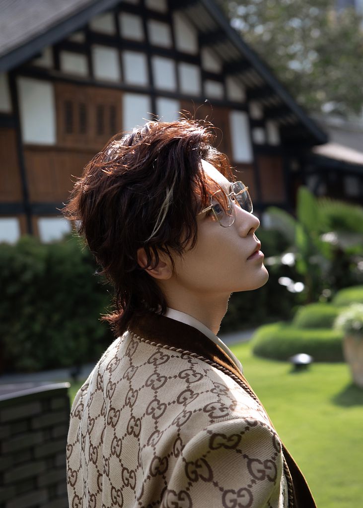 侯明昊帅造型,侯明昊雅痞三七