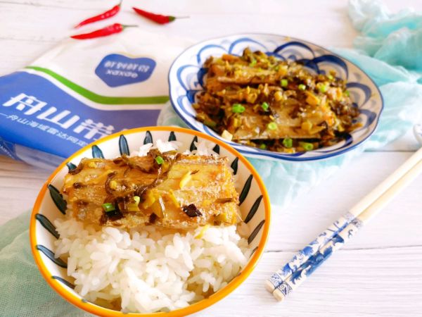 白菜红烧带鱼家常做法,这道糖蒜烧带鱼一上桌全家都爱吃