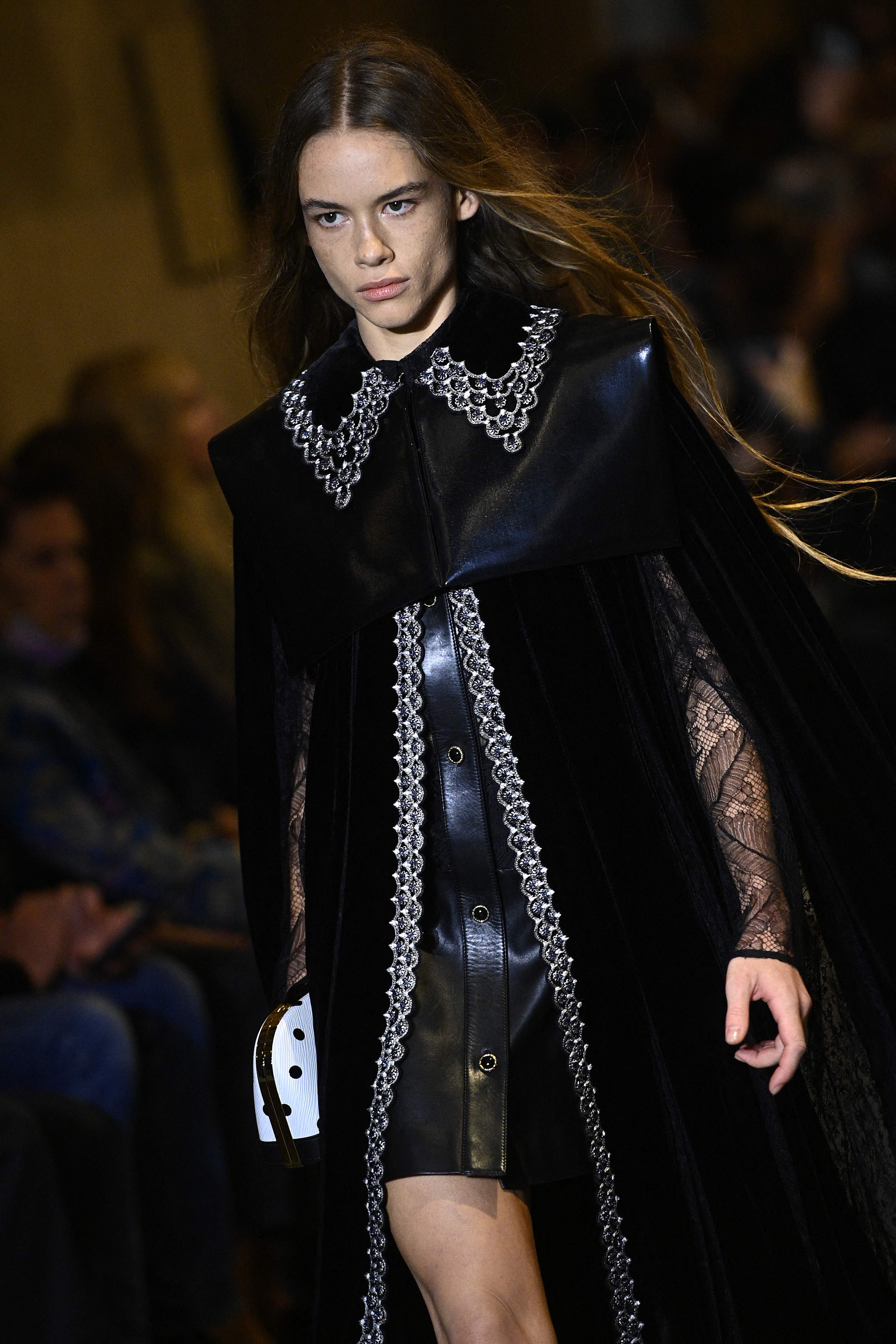 巴黎时装周路易威登2022春夏女装,巴黎时装周成衣秀