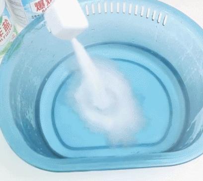 新衣服好脏不要水怎么洗,新衣服怎么洗才会变得柔软