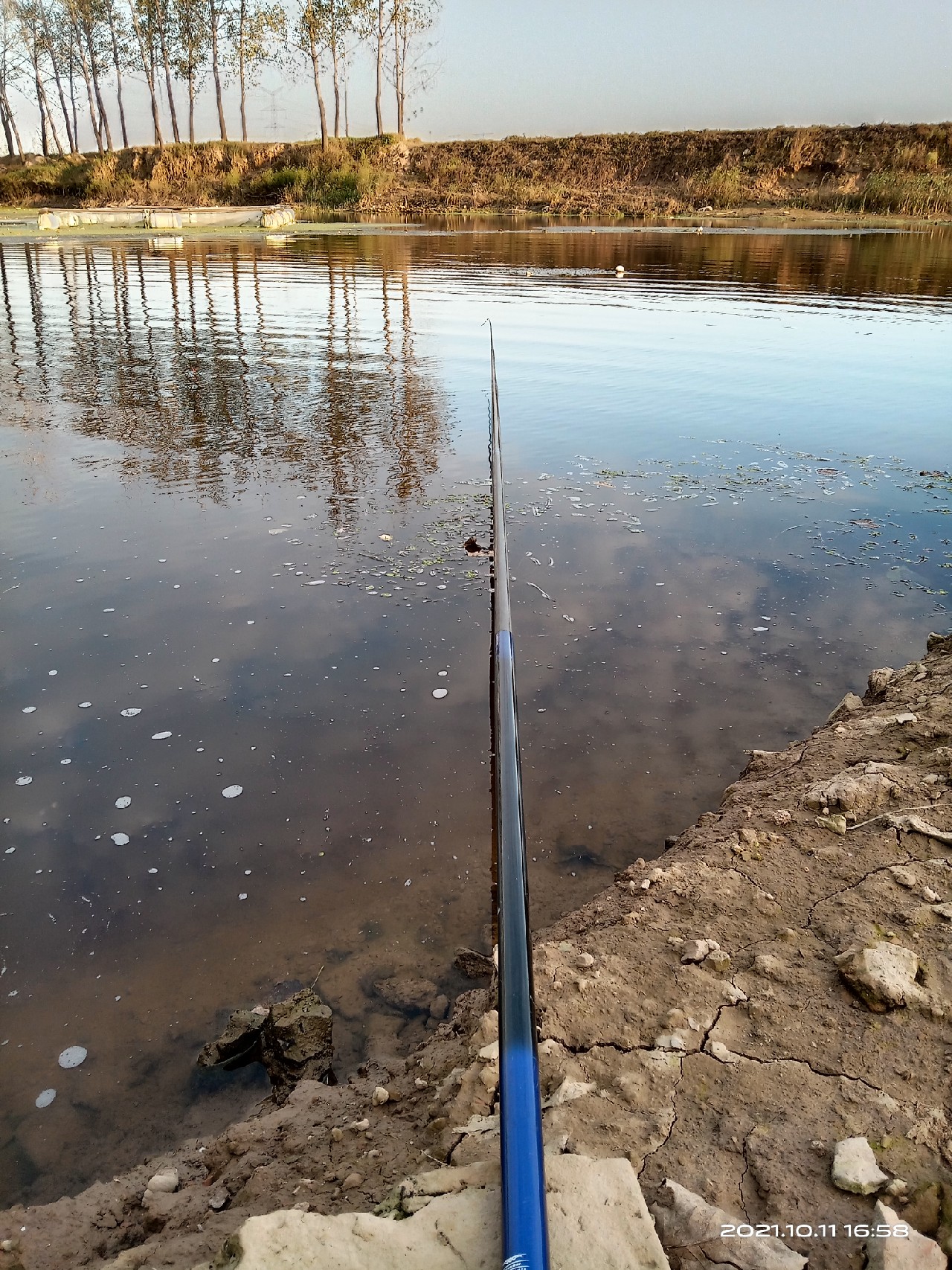 夜钓走水太厉害漂立不起来,夜钓鱼起浮到水面了怎么钓