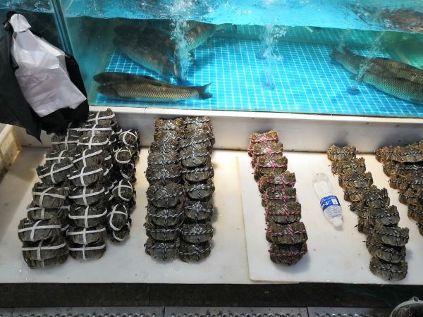 湖北蟹价格多少钱一斤,外地螃蟹大量上市价格亲民受欢迎