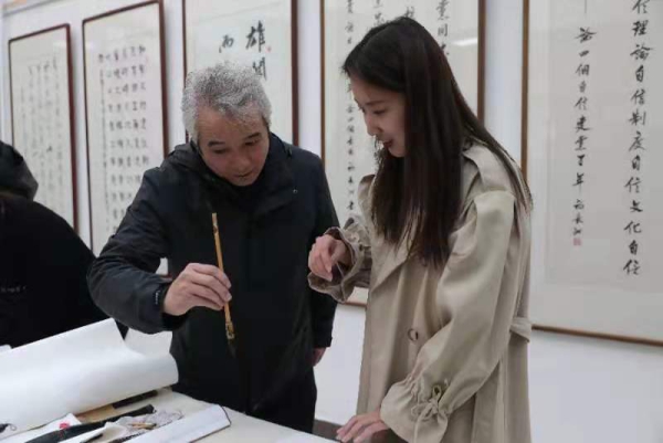 “丹青妙笔,美育铸魂”吉林省书画名家进校园活动走进吉林工商学院