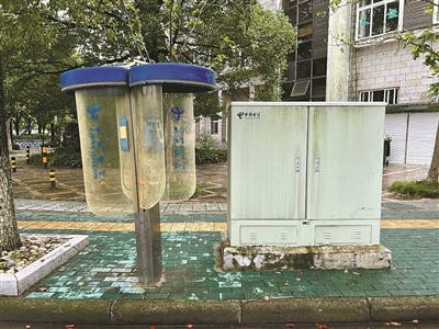 废弃的公共电话亭还能用吗,城市还有多少无法使用公用电话亭