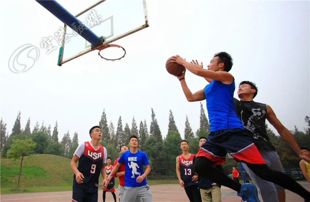 动次打次、动次打次……动动动动动动起来