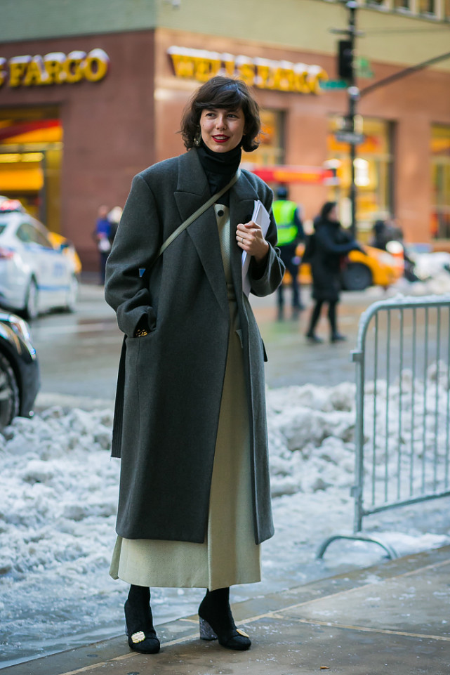 不穿臃肿棉服也能过冬，呢子大衣高级又时尚，穿上它气场拔高一节