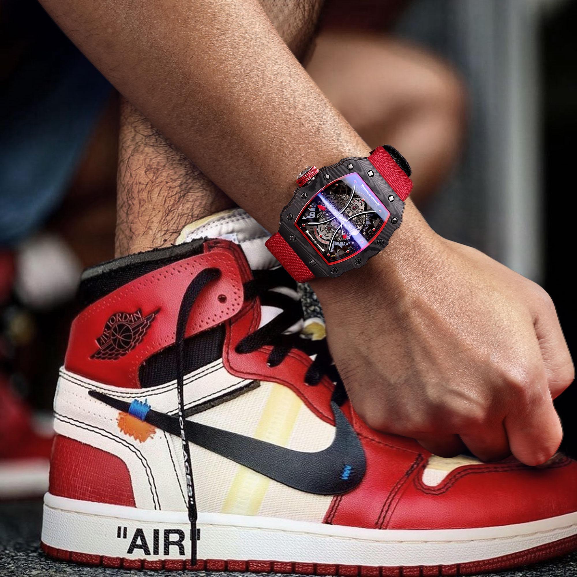 全自动镂空限量款，特有的年轻气息立显