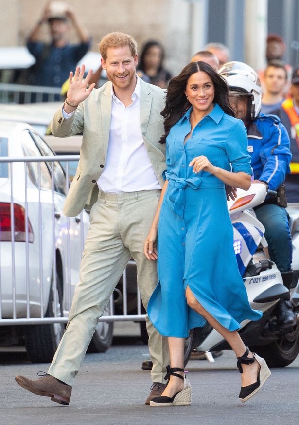 英王室会接纳哈里梅根回归吗,英国王室是怎么抗击疫情