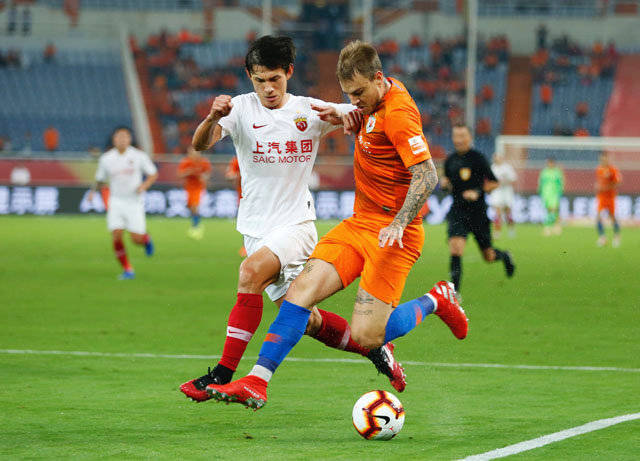 李霄鹏挨三闷棍领最佳教练员奖,李霄鹏挨了三闷棍啥意思