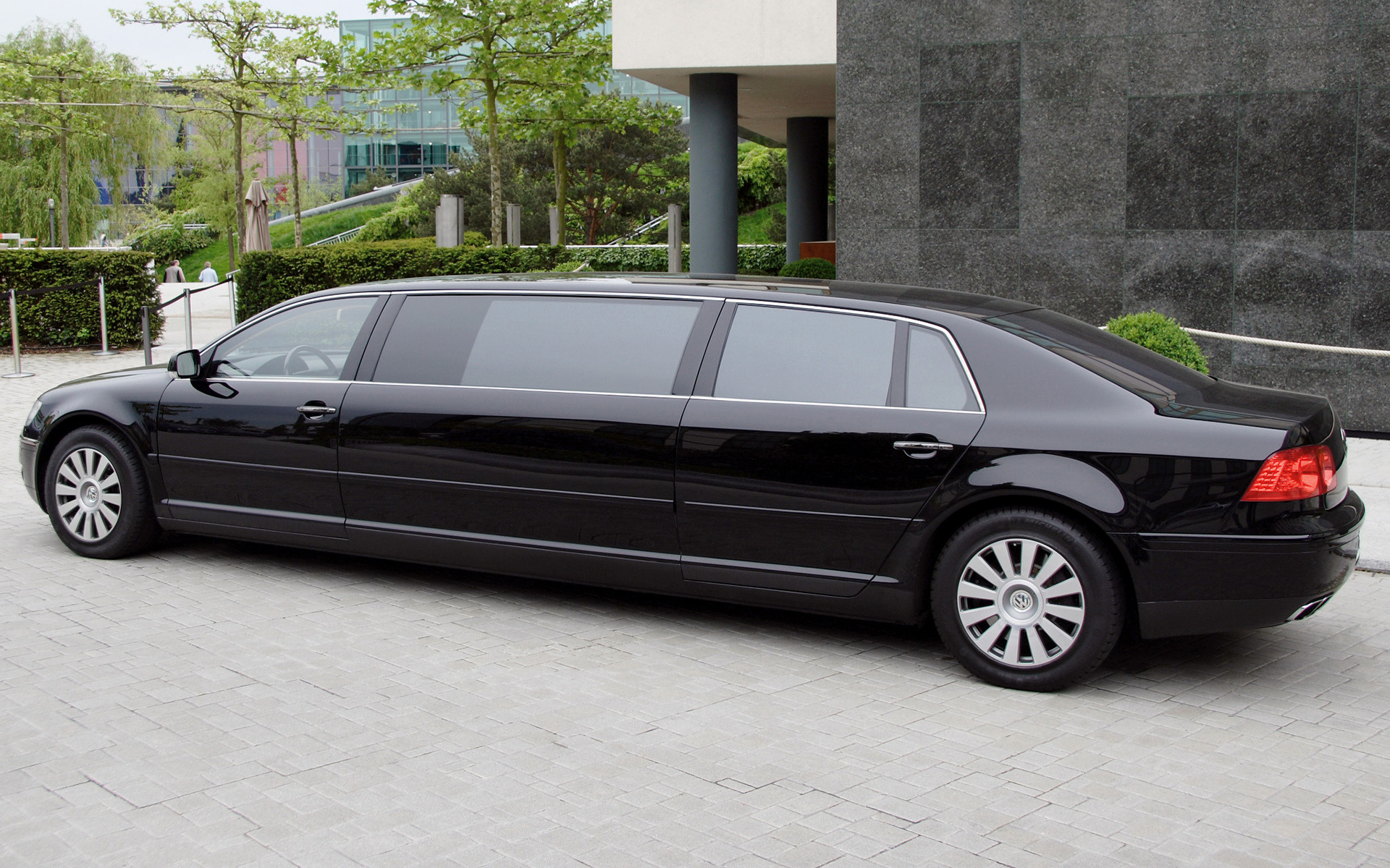 比奥迪a8档次高的豪车,辉腾和奥迪a8