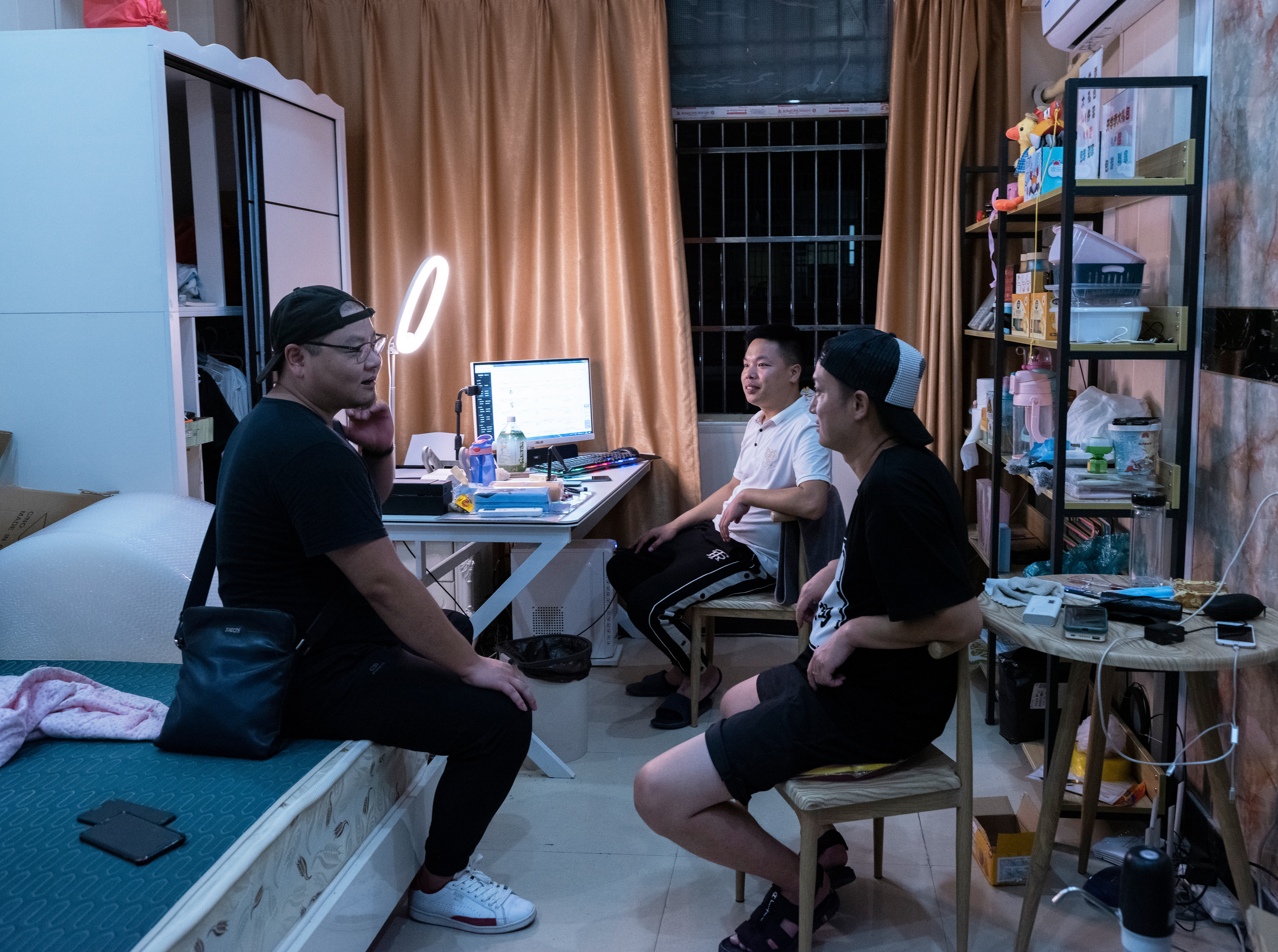 独家｜义乌带货主播生存实录：有人爆单暴富，有人成为“难民”