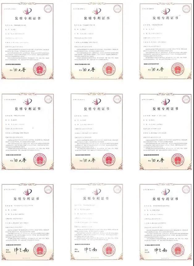 头发发质很蓬松而且很毛躁 (头发稀少不蓬松出油还厉害)