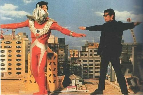 奥特曼怎么样变回人间体,奥特曼怎么变回人间体