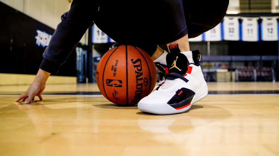 aj33上脚,aj33卡脚怎么破