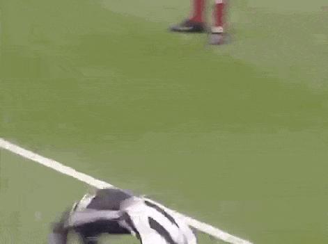 足球庆祝动作梅西和小罗,c罗滑跪庆祝梅西进球