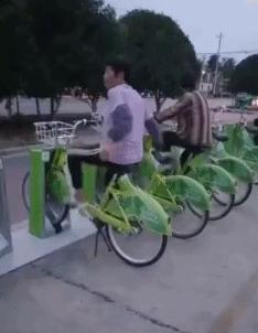 网上买的连衣裙到货了,店家连夜打电话跪求删除好评照片太尴尬了