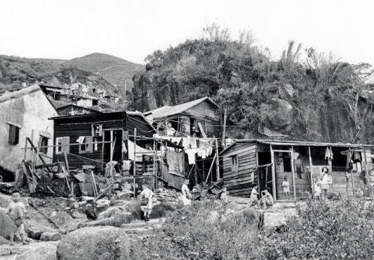 56岁当服务员一天挣300元,56岁香港男明星