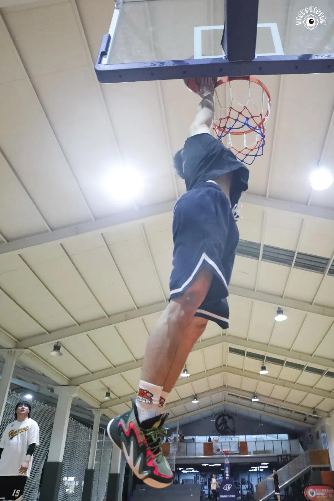 无论是打球还是穿鞋,你都「要疯」一点|KVSN众测