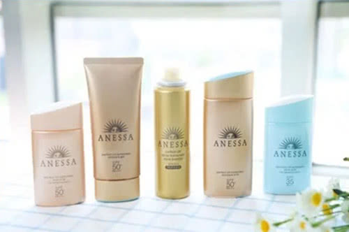 安耐晒和小蓝瓶防晒哪个好用,安耐晒应该怎么选