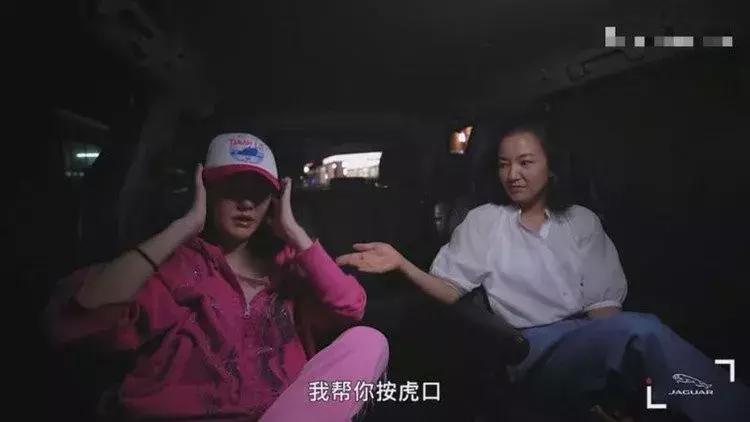 大s和小s二女儿买衣服,小s被大s吐槽