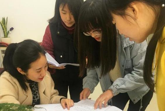 大学辅导员工资单曝光，看到真实收入后，网友直呼羡慕极了