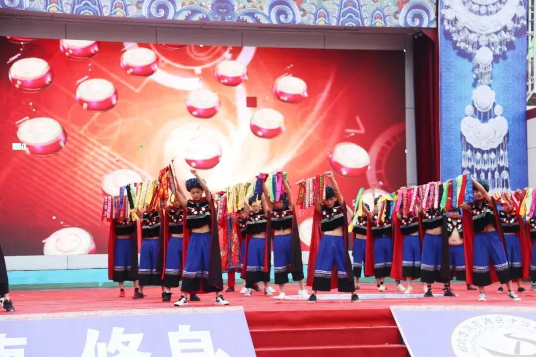 厉害了我们的新时代内容简介,松桃中等职业学校