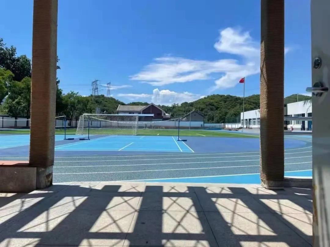 不靠名师、不拼生源，罗振宇盛赞的乡村学校，让我们看到教育“突围”的可能