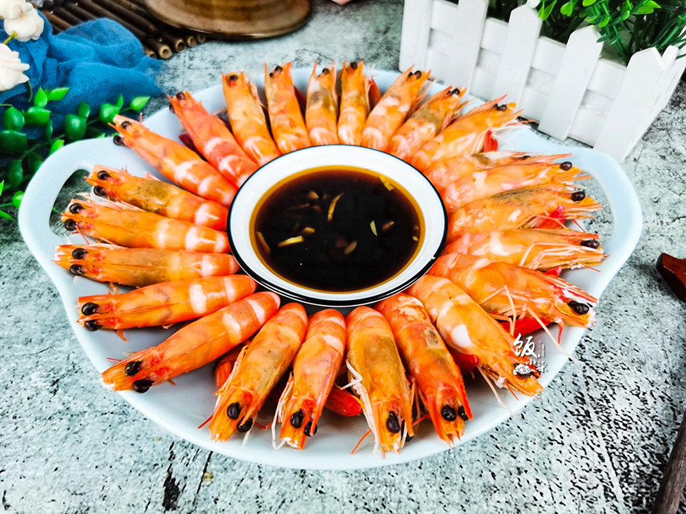 吃虾挑虾线的简单正确方法,虾如何去虾线和虾的胃