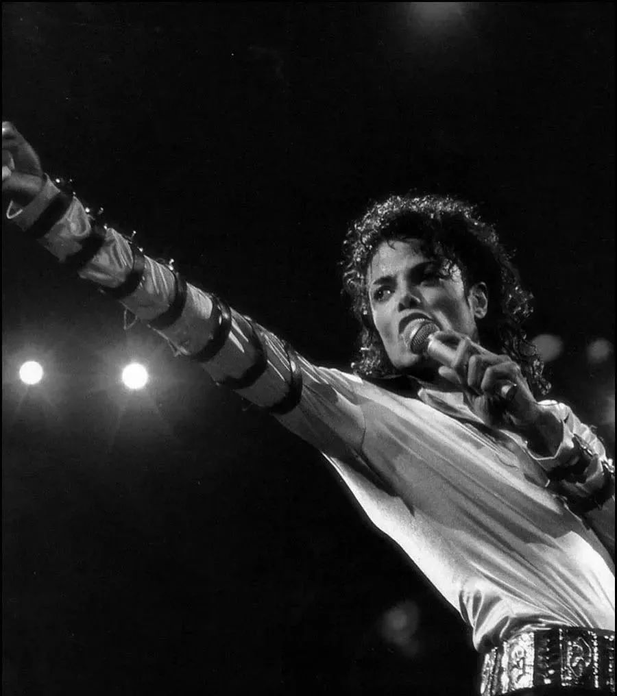 12年了,他歌里提出的那些问题被解决了吗?