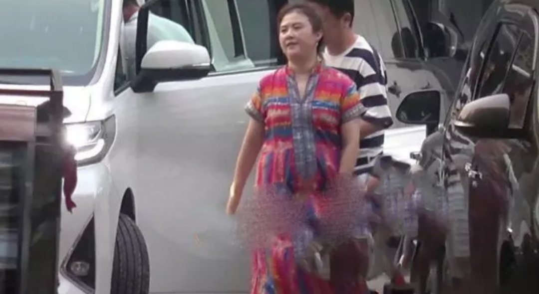 沈腾妻子王琦深夜聚餐被拍,沈腾和老婆王琦年轻照片