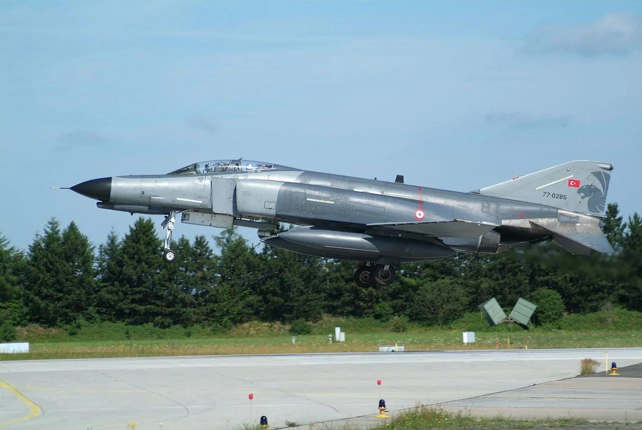 土耳其空军陷入窘境,左右逢源外交遇到困难,“墙头草”不好当了