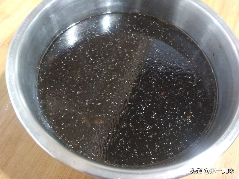 炭火烧烤韭菜怎么烤得快又不老,烧烤店必点的烤韭菜