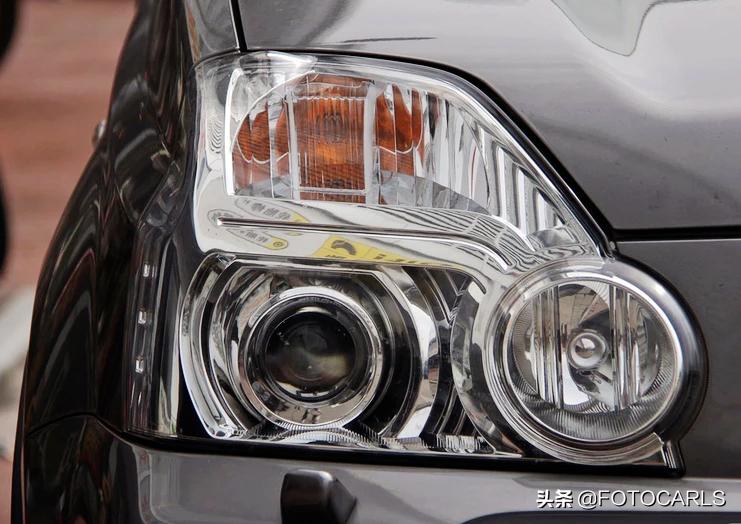 老日产奇骏2.0与新1.5,09老奇骏尾灯最上面的是什么灯