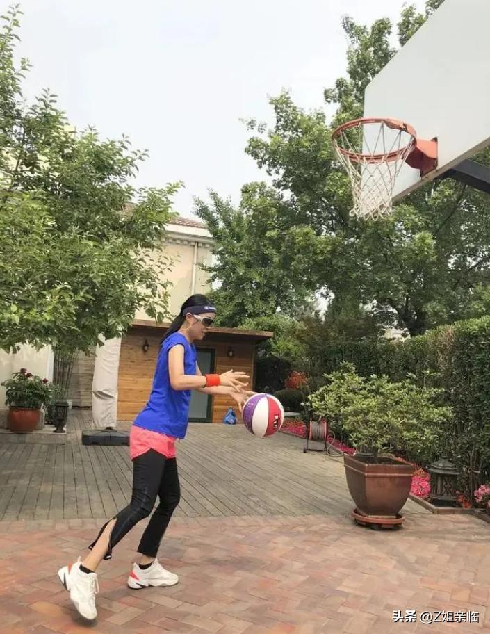 李云迪嫖娼被举报,明星再小心,还是躲不过神秘的朝阳群众