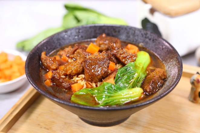 店里牛肉面30一碗，自己做30块全家吃个痛快，牛肉随便添