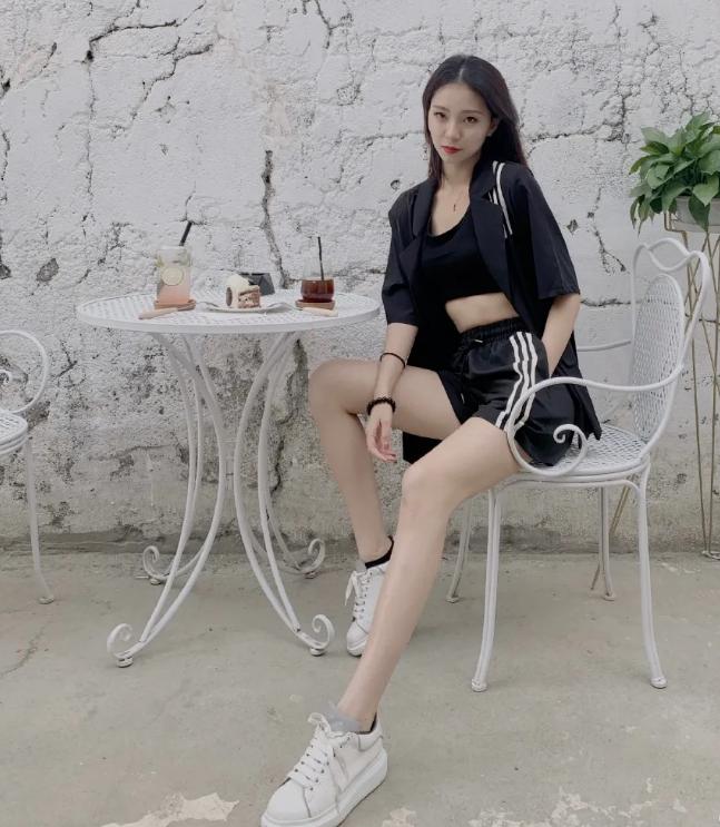 2017年广东拉拉队队长,广东东莞2014拉拉队图片