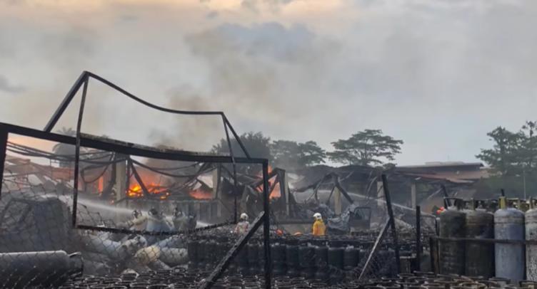 新加坡工厂突发特大6小时火灾,一死两伤却都是中国公民......